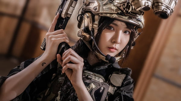 Hotgirl hoá thân thành nữ chiến binh đậm chất Call of Duty, đã đẹp lại còn ngầu chẳng chê vào đâu được!