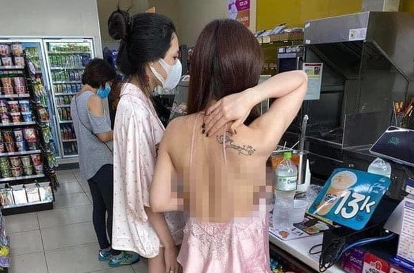 Cô gái mặc áo 2 dây để lộ toàn bộ lưng trần cùng vòng 1 hớ hênh khi mua đồ ở cửa hàng tiện lợi khiến nhiều người "nóng mắt"