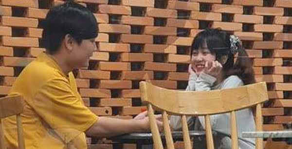 Nữ streamer Hạ Mi bị fan "bắt quả tang" chỉ follow một duy nhất, có phải đang yêu?