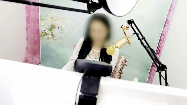 "Hết yêu đòi lại quà" - Chàng trai dốc hết tài sản gần 500 triệu tặng cho Hot Girl xinh đẹp 2 Hotgirl livestream họ Vương.