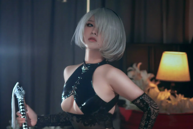 Ngắm nữ nhân vật quyến rũ bậc nhất thế giới game 2B bước ra đời thật