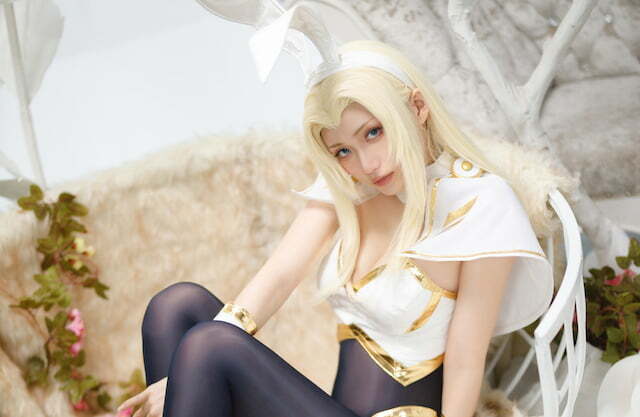 Tiểu thư ánh sáng Lux lột xác đầy táo bạo với bộ ảnh Cosplay phiên bản “xôi thịt”