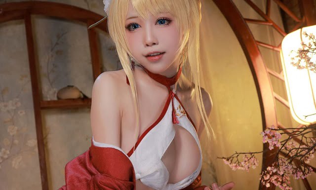 Cosplay HMS Glorious trong Azur Lane phong cách tiết kiệm vải đốt mắt người xem