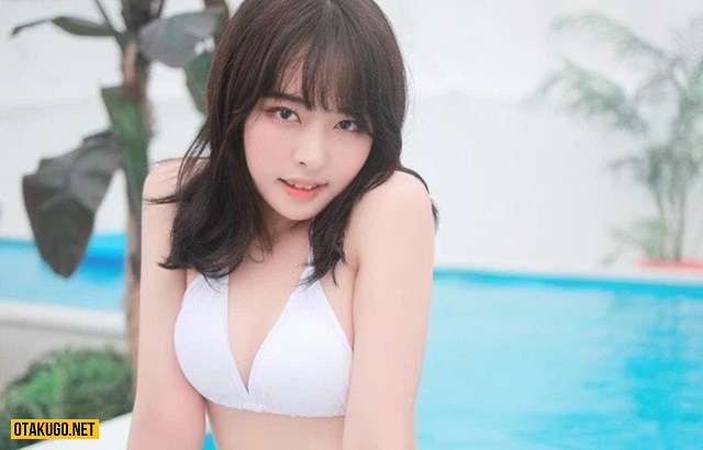 Khoe 90% ngực trên sóng, nữ streamer nói “Làm vậy thì mọi người mới biết mình là ai”