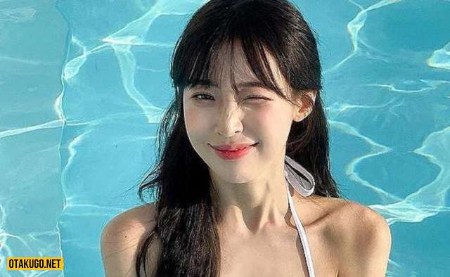 Nữ YouTuber xinh như thiên thần vẫn sở hữu lượng like và follow lẹt đẹt