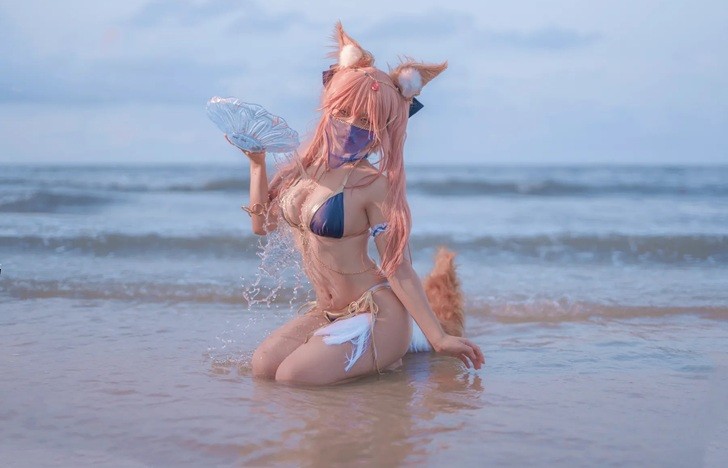 Cosplay Tamamo bên bờ biển khiến fan ngây ngất 2 tamamo 120250117180220