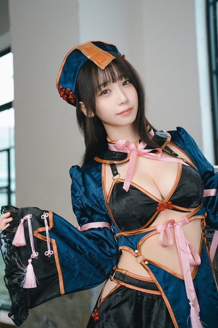 Nữ YouTuber chỉ cao 1m51 nhưng có "tâm hồn" gây chấn động