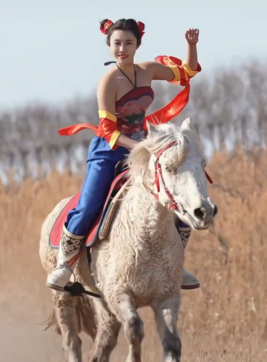 Cosplay Natra, cô gái khiến người xem trầm trồ 5 Cosplay Natra, cô gái khiến người xem trầm trồ